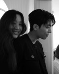 [SCin스타] "이 투샷, '호혜'입니다" 위하준, '♥정려원'과 흑백톤 화보 속 '환한 미소'