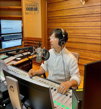 이문세, 13년만 라디오 DJ 복귀…