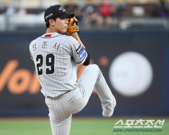 '달'의 데뷔전, 19세 막내 긴장했나…황준서, 3이닝 91구 1실점 진땀