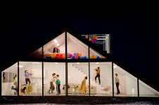 전도연 27년 만 연극 복귀작 벚꽃동산 막 올랐다 1300석 관객 뜨거운 박수갈채