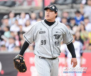 류현진에게 물었다...박상원 세리머니 논란, 메이저리그였다면? 절대 안그랬을 것 [수원 현장]