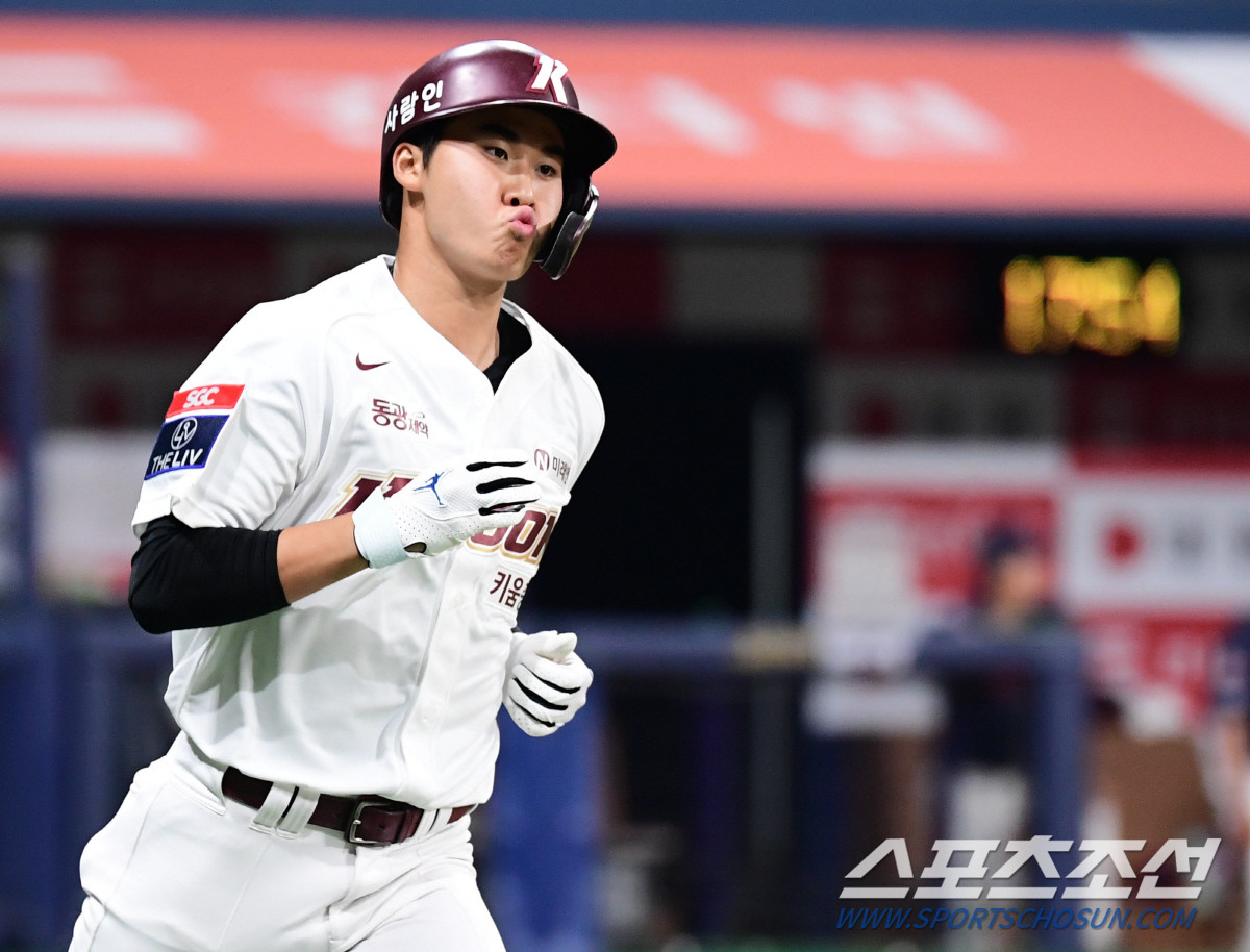신인 박재엽, 화려한 데뷔 홈런 장식으로 주목 받아