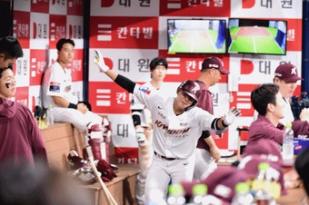 동료들 외면했지만 나혼자 기념했다. '야잘잘 9억 팔' 장재영, '투수→타자' 프로 데뷔 첫 홈런포[고척현장]