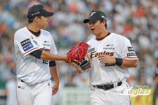 회장님 품에 승리를 안겼다…황영묵·노시환 홈런&김기중 3승 한화, 두산 잡고 위닝 시리즈 [대전 리뷰]