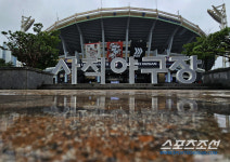 DH 1차전 우천 취소 장맛비에 멈춘 사직구장, 김경문-김태형 사제대결[부산현장]