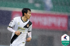 [공식발표]경남FC 성병 옮긴 혐의 윤주태 활동 정지…프로축구연맹, 경위서 요구