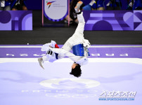 [포토] 공중제비 도는 박태준