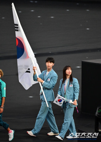[포토] 대한민국 기수 박태준-임애지의 행진