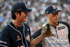 [포토] 미소 짓는 두산 선발 곽빈