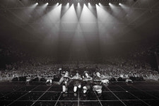 2NE1,10년만 콘서트에 스타들도 대거 참석…뉴진스→윤도현, 댄스 챌린지까지