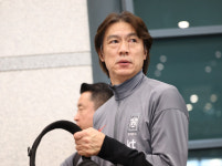 [현장인터뷰]'웃으며 귀국' 희망불 밝힌 홍명보, 
