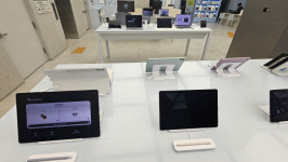 [삼성 vs 애플 강남대전 1년] 전문 매장 가보니…삼성스토어, 동선·소통 아쉬워