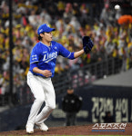 [포토] 원태인 집중력 높은 수비