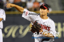 한가운데 직구에 반했다. 롤모델이 엘동원. 156㎞ 강속구 신인의 당찬 목표 내년 1군에서 던지고 싶다.[이천 인터뷰]