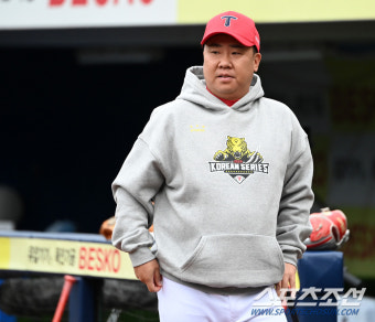[포토] 이범호 감독, 3차전도 잡는다