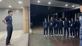 축구공이 연결해준 감동적인 만남…멋진 선배 송주훈, 일본 후배 만나 멋진 프로선수가 되렴