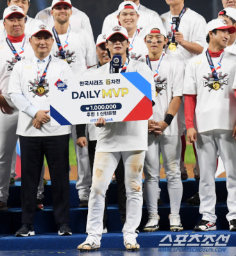 [포토] KIA 타이거즈 박찬호 '데일리 MVP'