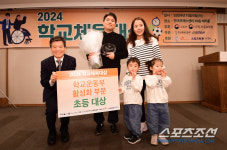 [포토] 서울신길초 구서준 교사 학교운동부 초등 대상 수상