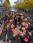 시청 추산 1만명, 열기는 그 이상 KIA 우승 카퍼레이드에 광주 전체가 축제