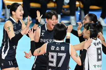 '타나차+강소휘 50득점→신인 김다은 맹활약' 도로공사, 페퍼 창단 최다승 저지…GS전 제외 시즌 첫승 [김천리뷰]
