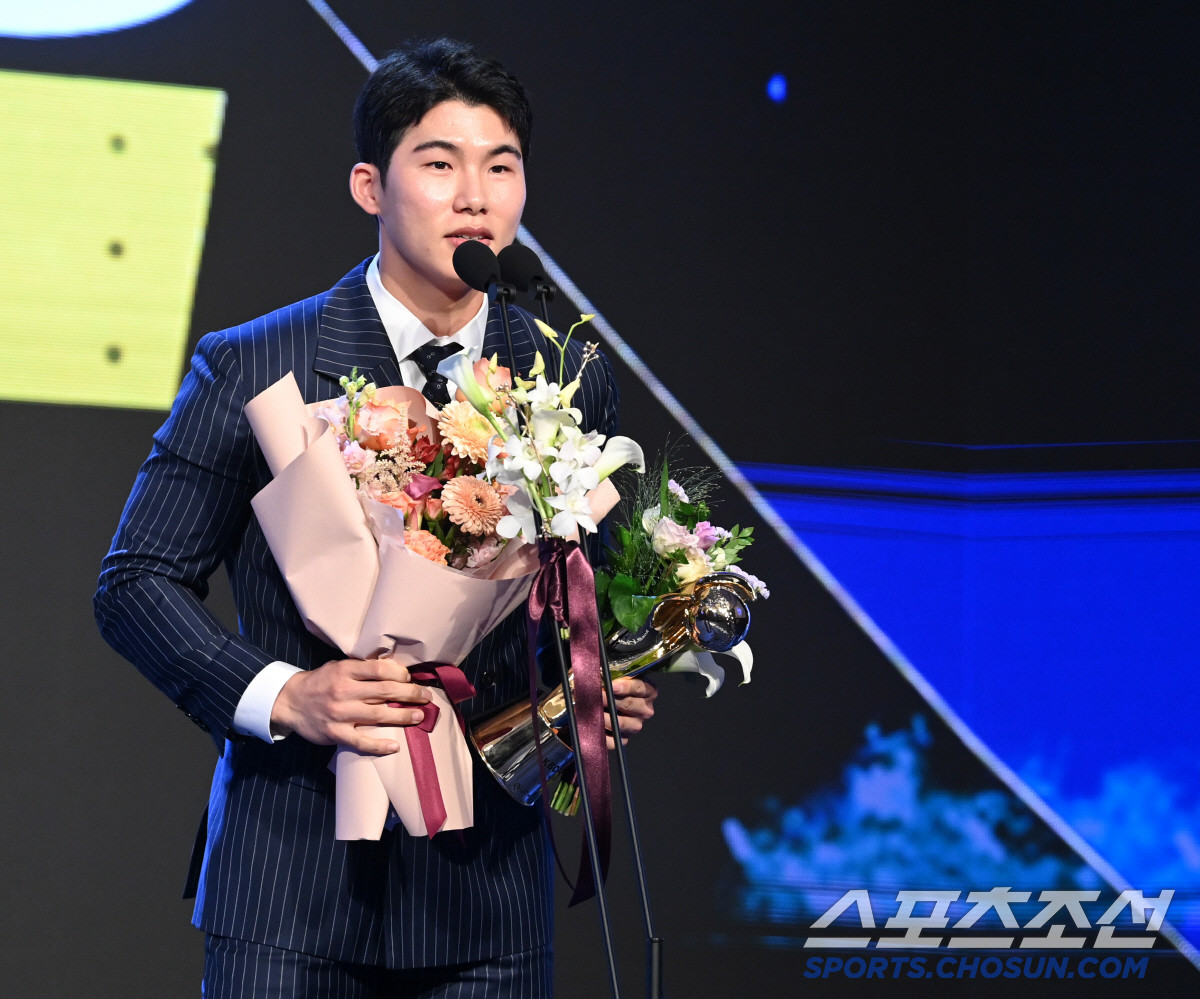 LA 다저스 김혜성과 일본 투수 사사키 로키, 2025 MLB 신인왕 후보 23위와 3위로 선정