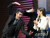어디로 튈지 몰라 최민수 돌발행동에 MC 박경림 진땀...모텔 캘리포니아 제작발표회 현장