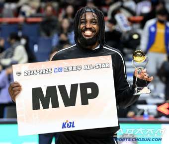 [포토] 올스타 MVP 자밀 워니, 빅 스마일!