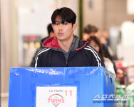 주전 줄부상 속 슈퍼루키의 등장! 혜성처럼 나타난 154km 쾅 → 시범경기서 클로저 테스트 본다