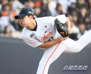 우와 정우주! 냅다 한복판 152km 쾅 → 만원 관객 앞에서 칠테면 쳐봐 19세 패기 보소.. 한화 졌지만 큰 소득