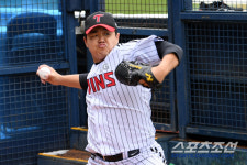 우천 취소→강설 취소→20일 다시 2군 등판. 52억 FA 마무리. 그래도 보고 개막전 결정한다. 염갈량 개막전 2번도 고민중[잠실 코멘트]