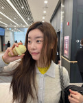 [SCin스타] 걸스데이 소진,'이동하'와 극장 데이트 즐겼나…발그레한 얼굴