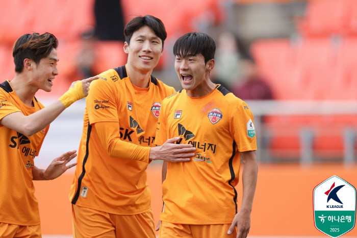 김준하, 결승골로 수원FC 꺾고 제주팀에 승리 안겨  

