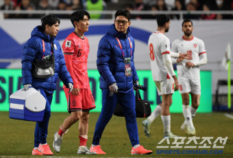 韓 축구 엔진 고장났다! '대체 불가' 한국 중원 핵심, 확실한 부상 OUT...감독도 고개 숙였다→