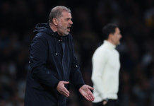 벼랑 끝에 선 포스텍 감독 