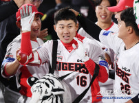 1홈런 1타점? 저 연봉 4억 타자에요 최원준 벼락포, 악재 가득 KIA 살렸다...명품 투수전 KT에 신승 [광주 현장]