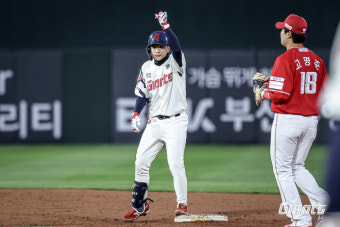 새로운 에이스 향한 기립박수! 레이예스 대포 → 데이비슨 쾌투…롯데, SSG전 위닝으로 '7연속 매진' 홈팬들에 화답 [부산리뷰]