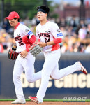 [포토] 정해원, 짜릿한 호수비