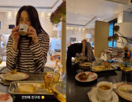 고현정, 와인 한잔에 비틀~.."간만에 친구와" 유쾌한 일상