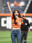 [포토] 승리요정 츄 '한화 이글스 파이탕!'