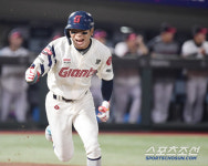 [포토] 역전 1타점 적시타 날리고 포효하는 장두성