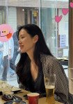 '현빈' 손예진, 식당에서 혼자 튀는 비주얼..육아 해방에 활짝