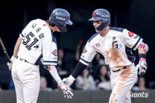 155㎞ 직구 통타 → 168㎞ 총알 홈런…롯데 윤동희, 1선발 앤더슨 상대로 선제포 [부산현장]