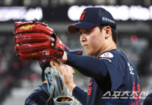 [포토] 8회 무실점으로 막은 최준용