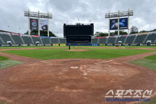 [포토] 깔끔하게 정비중인 잠실 야구장 그라운드