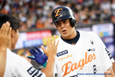 몬스터월 넘겼다! 노시환, 전구단 상대 홈런 완성&역대 50번째 3년 연속 20홈런도 달성
