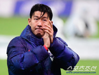 우리 캡틴 SON, 韓 새 역사 썼어요! 토트넘 동네방네 자랑…손흥민 A매치 137경기 축하 국제 무대 기록