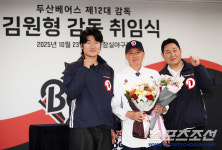 [포토] 곽빈-김원형 감독-양의지 '내년 시즌 기대하세요'