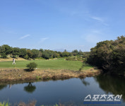 골프 칠 맛이 절로 날듯...올시즌 최고 코스 첫 KPGA 대회, 테디밸리 극찬 세례 [제주 현장]