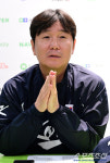[포토] 류지현 감독 '취재진 질문에 답하며'