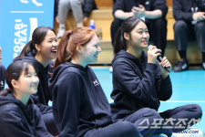 배구여제김연경X레전드김나라X홍석만X원윤종X기보배,경남여중-부산체고 클린스포츠 멘토링 인기폭발![부산WADA총회 현장]